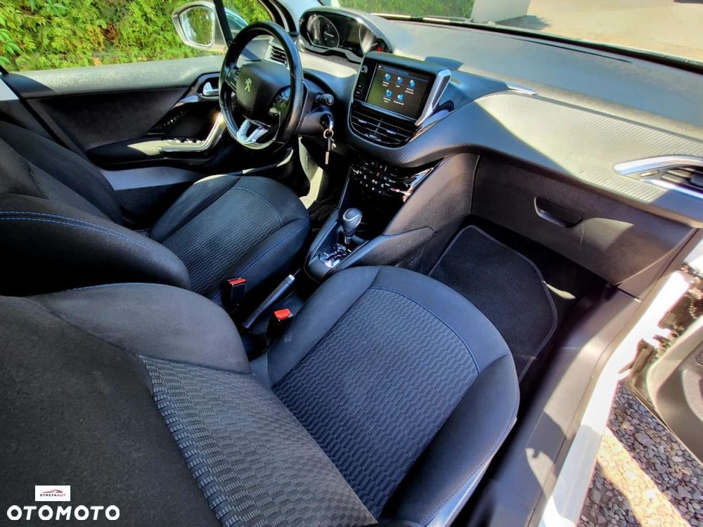 Peugeot 208 - 15