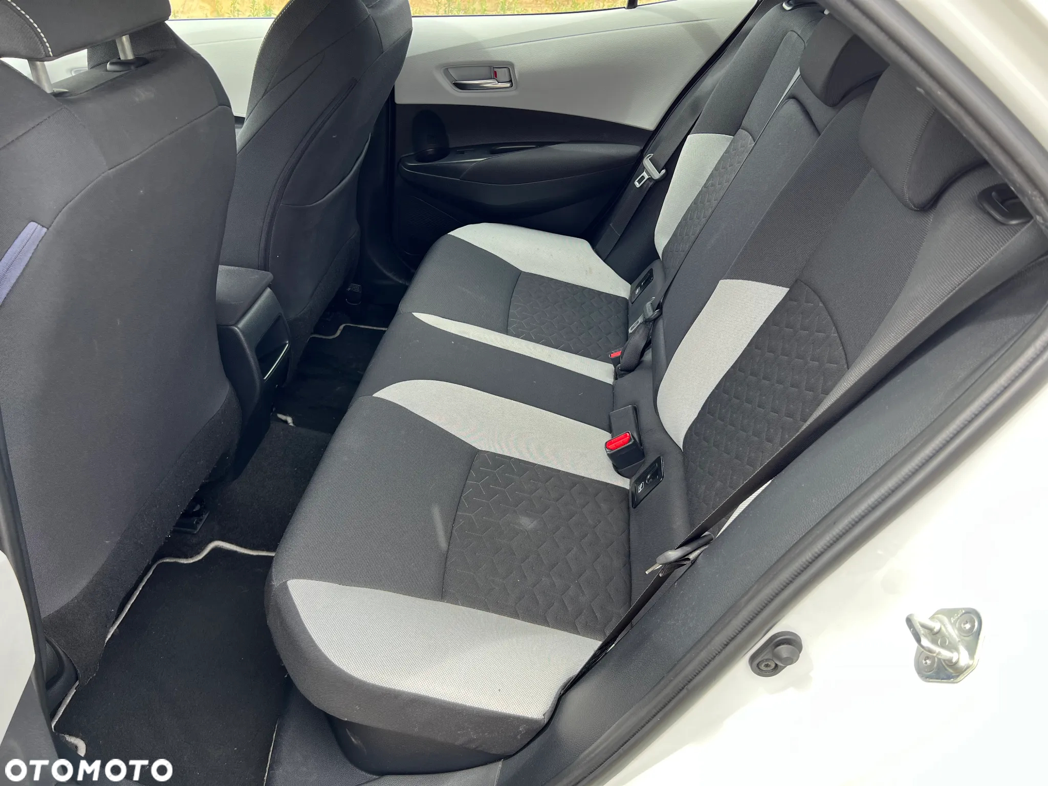 Toyota Corolla 1.8 Hybrid Active - 13