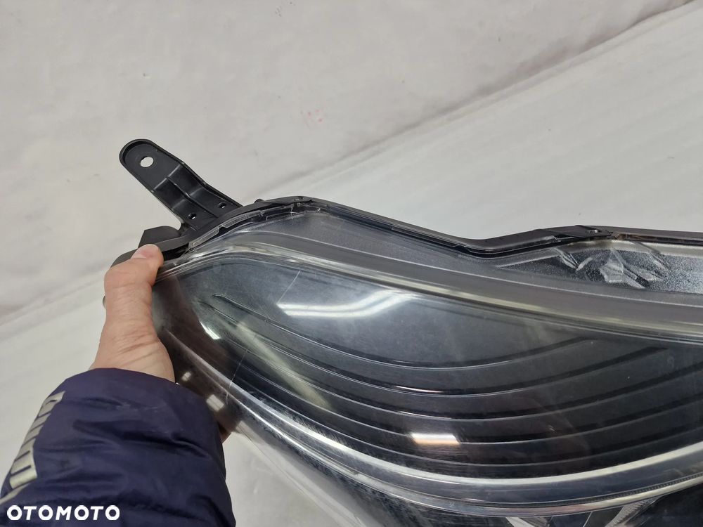 TOYOTA YARIS III 3 LIFT HYBRYDA HYBRID 14- PRAWA LAMPA PRZEDNIA PRZÓD SOCZEWKA + LED , NR KOITO 0D-162 , NR AUKCJI LPP38 - 11