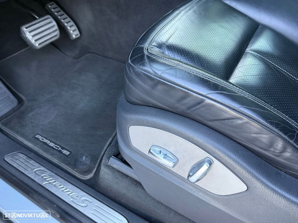 Porsche Cayenne S Platinum Edition - 12