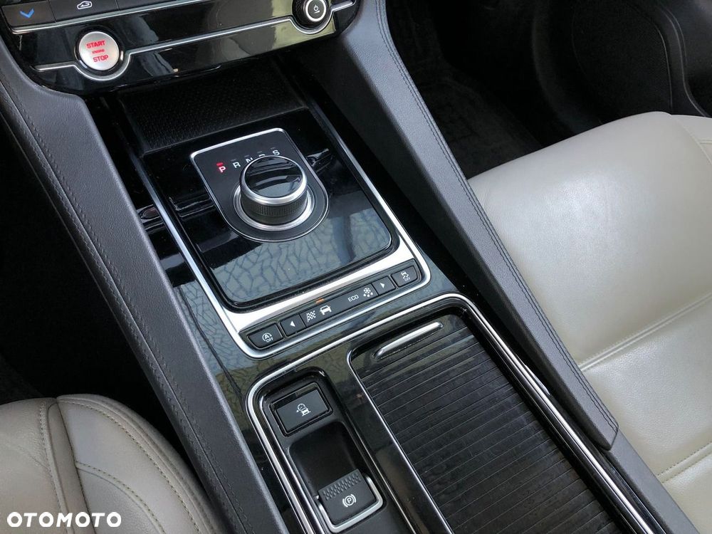 Jaguar F-Pace 2.0 i4P AWD Prestige - 25