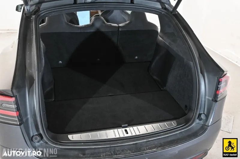 Tesla Model X - 6