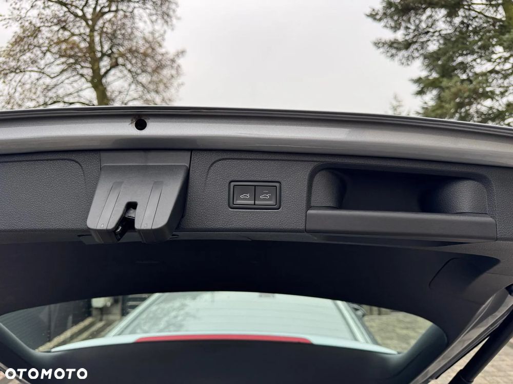 Volkswagen Passat Variant 2.0 TDI SCR Elegance DSG - 11