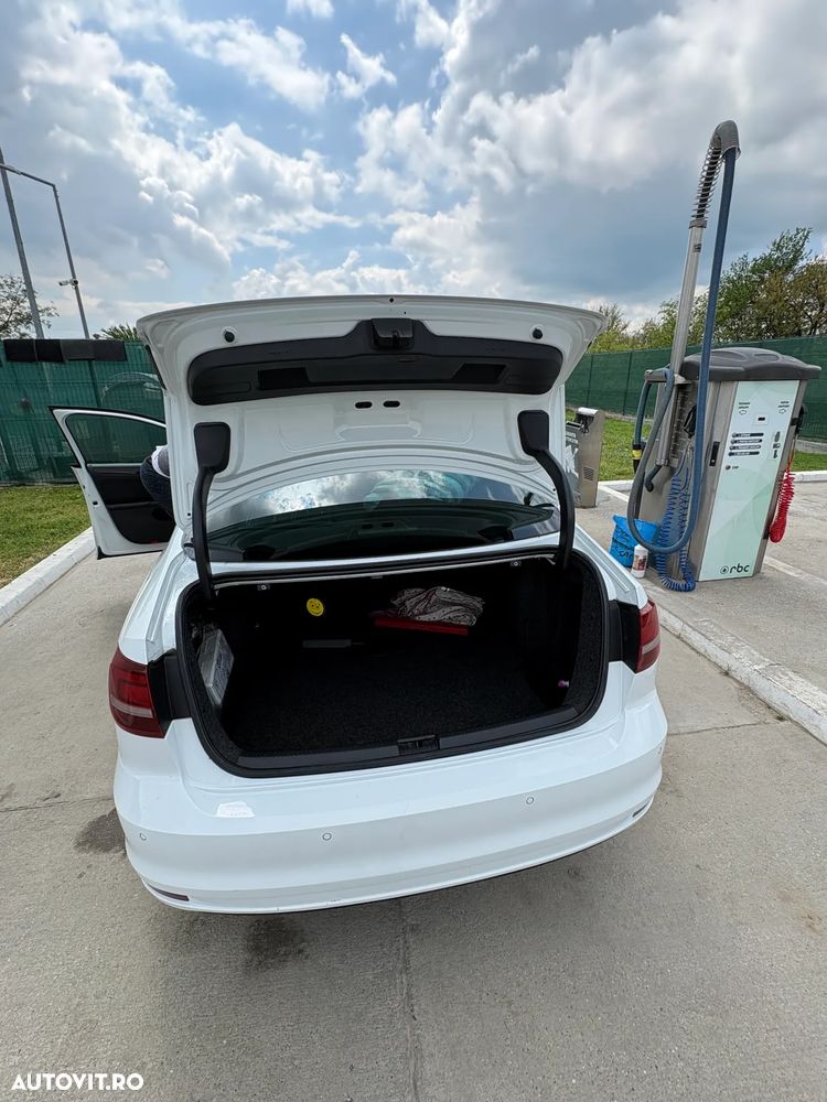 Volkswagen Jetta - 15