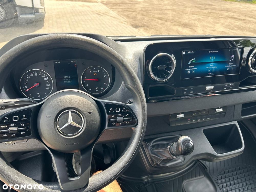 Mercedes-Benz Sprinter - 18