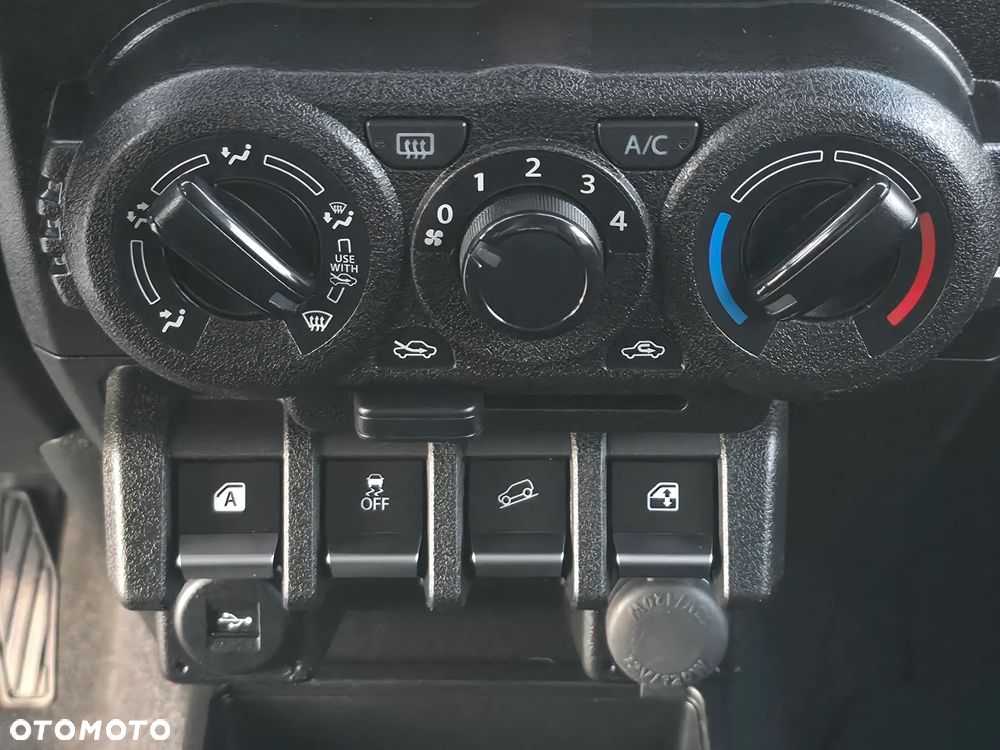 Suzuki Jimny 1.5 Premium - 36