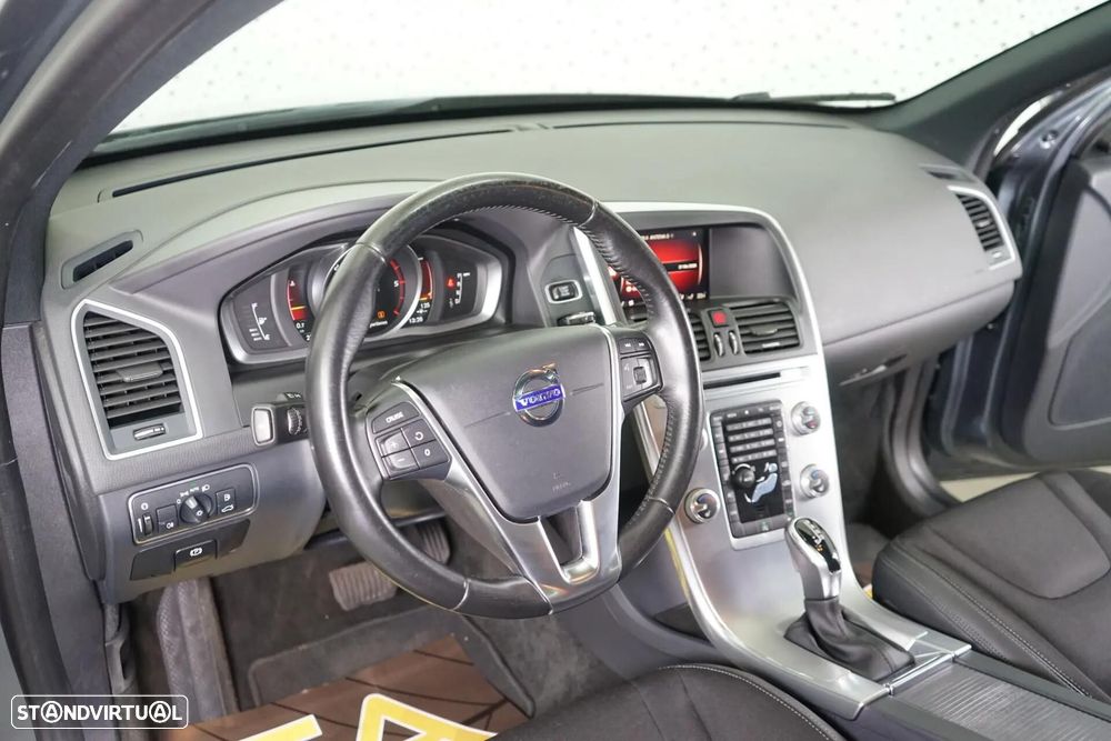 Volvo XC 60 2.0 D3 Momentum Geartronic - 16