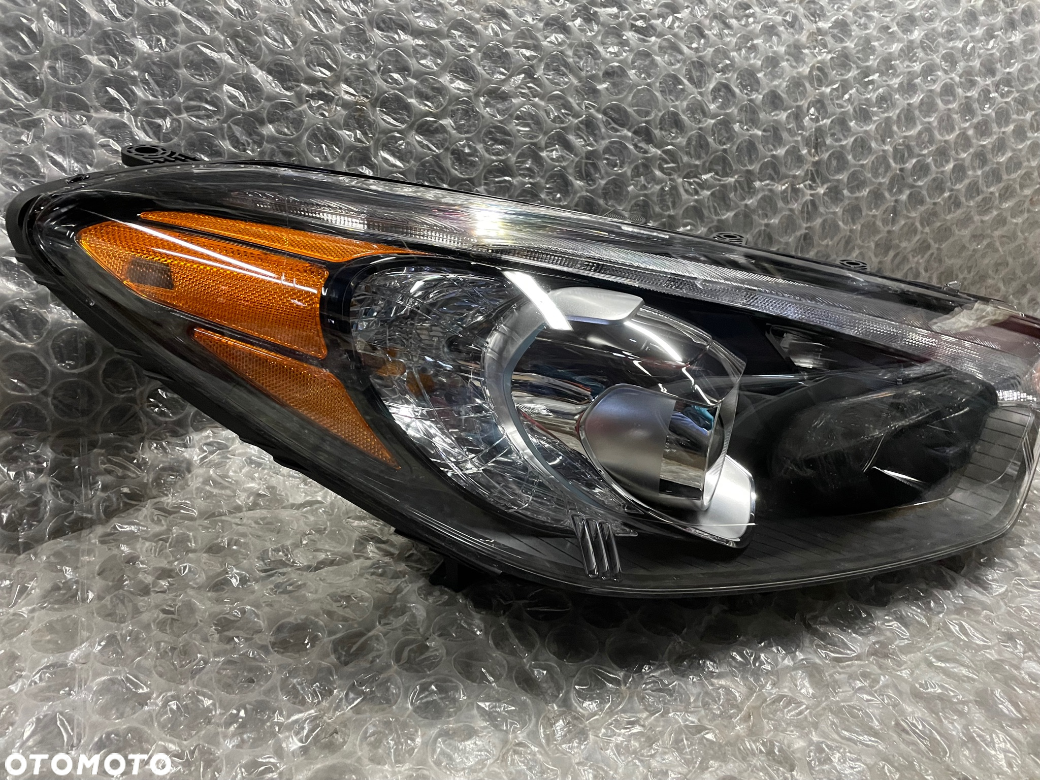 LAMPA PRAWA SOCZEWKA LED KIA CERATO FORTE 92102-AA - 2
