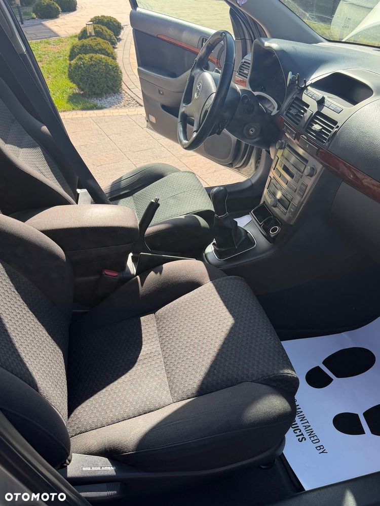 Toyota Avensis 2.0 D-4D - 11