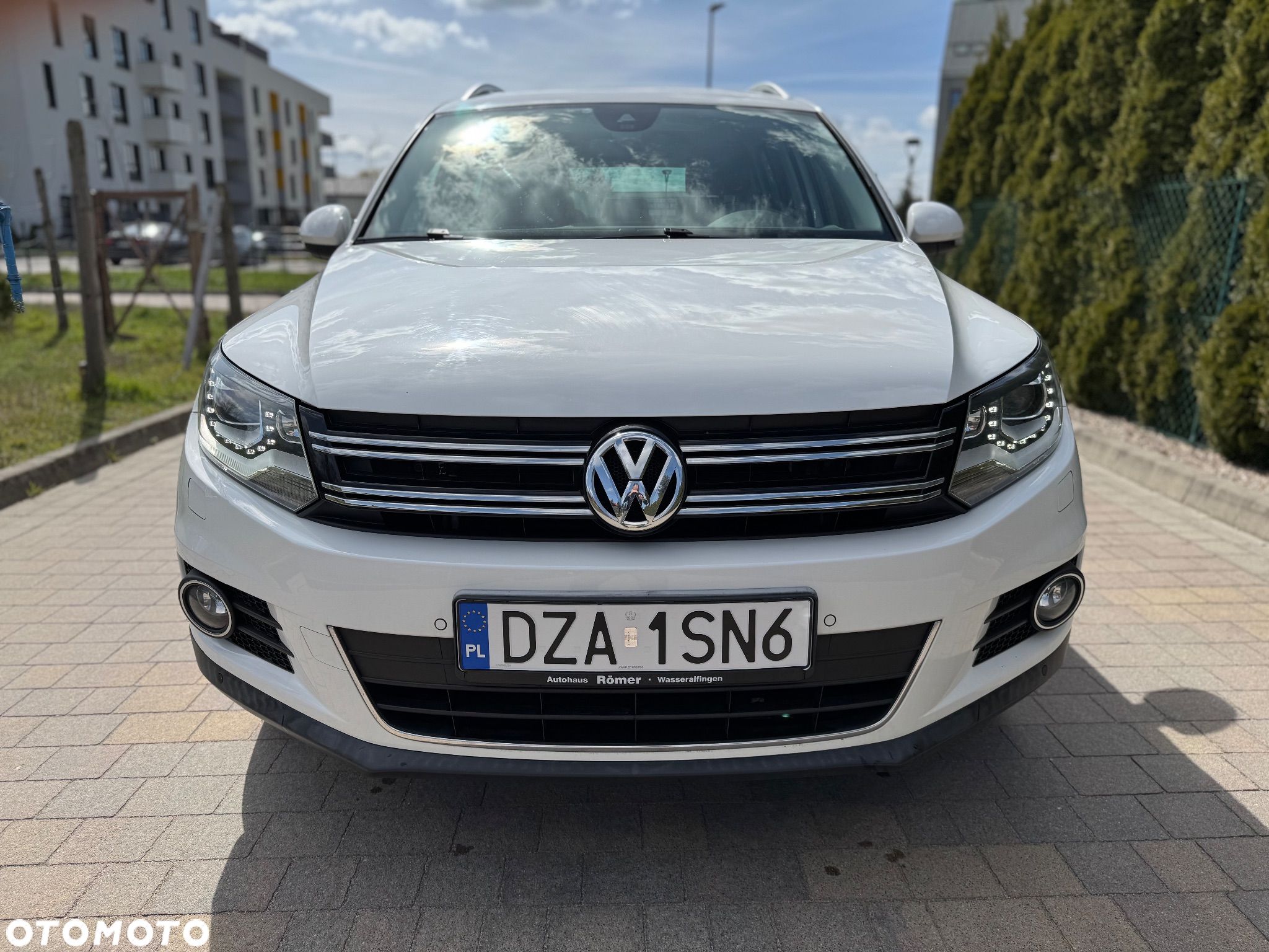 Volkswagen Tiguan - 1