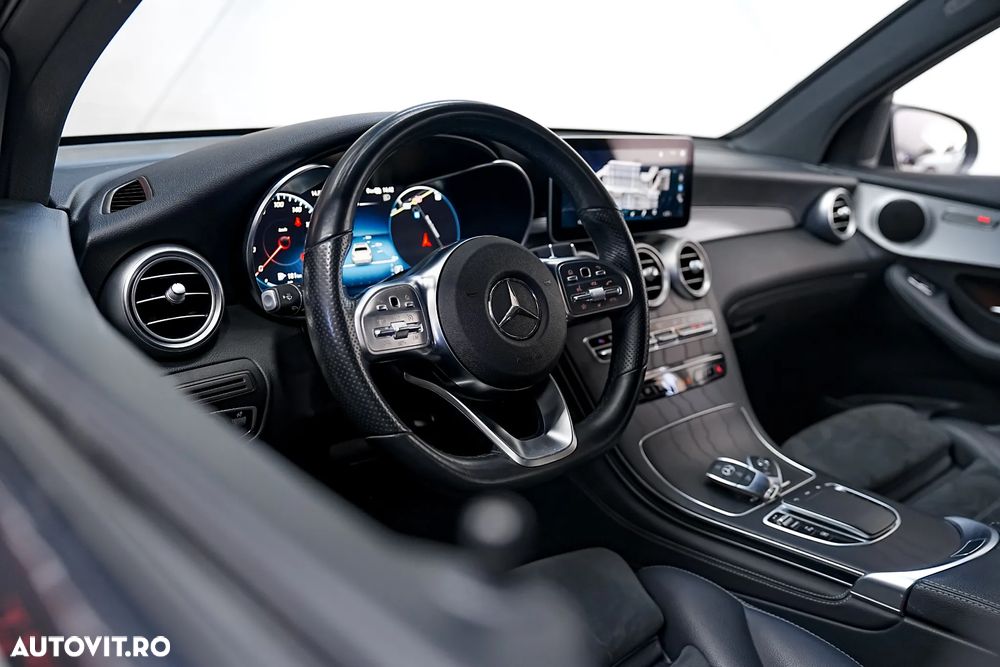Mercedes-Benz GLC 300 e 4Matic 9G-TRONIC AMG Line Plus - 11