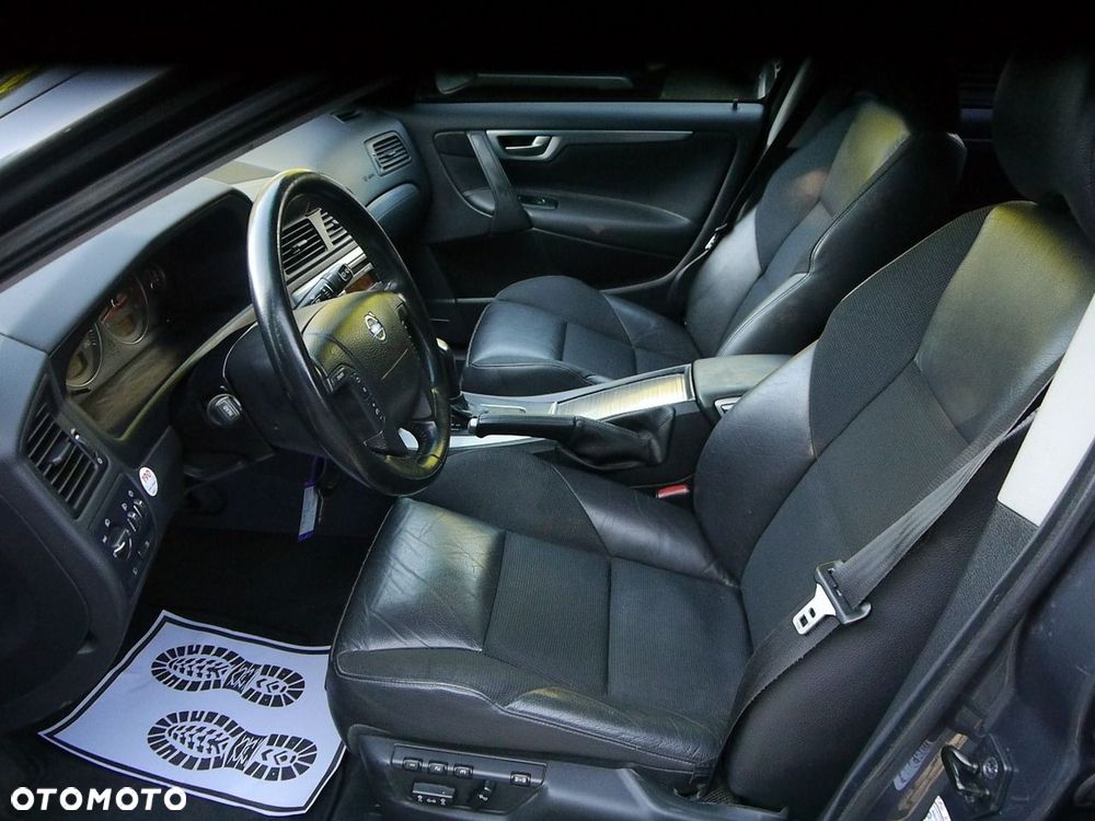 Volvo V70 2.5T AWD Momentum - 28