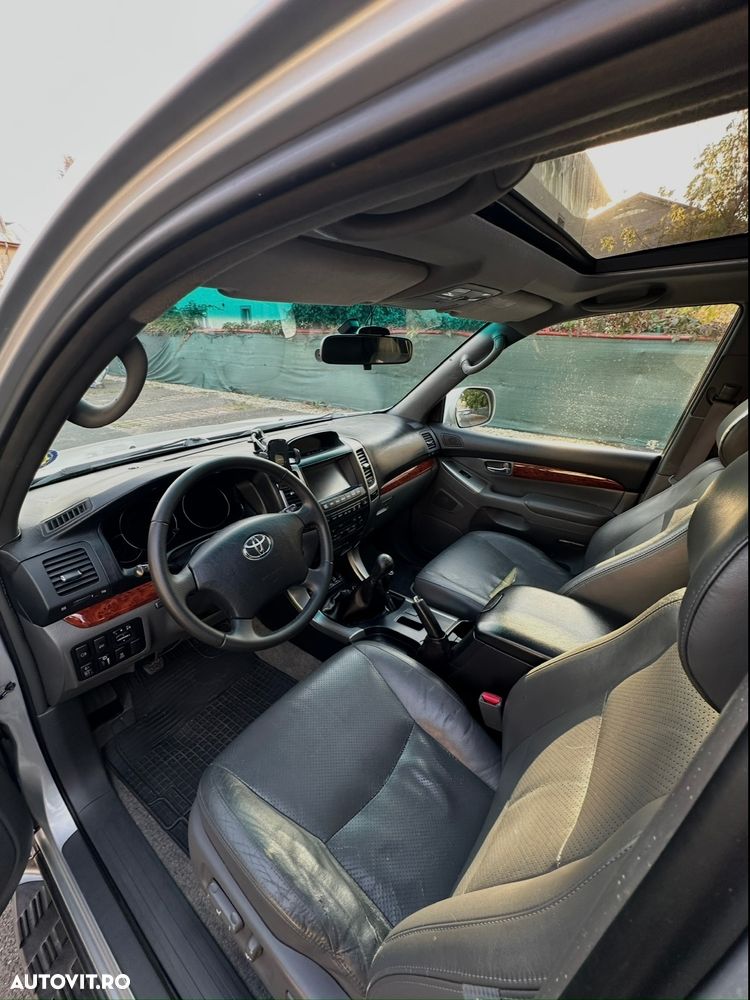 Toyota Land Cruiser - 7