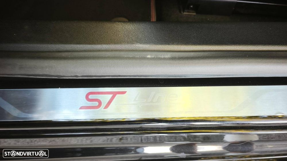 Ford Focus SW 1.0 EcoBoost MHEV ST-Line - 31