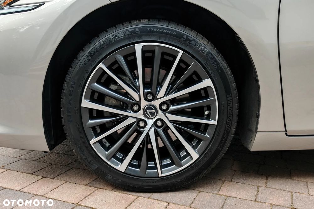 Lexus ES 300h Business Edition - 35