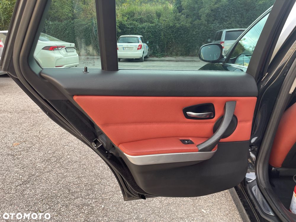 BMW Seria 3 318d - 15