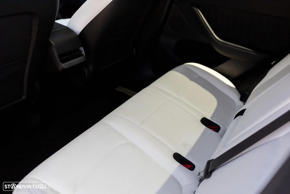 Tesla Model Y Standard - 17