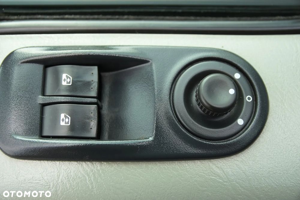 Opel VIVARO 2.5 CDTi 145KM * Z Niemiec * KLIMA * AUTOMAT * ZNAKOMITY STAN! - 31