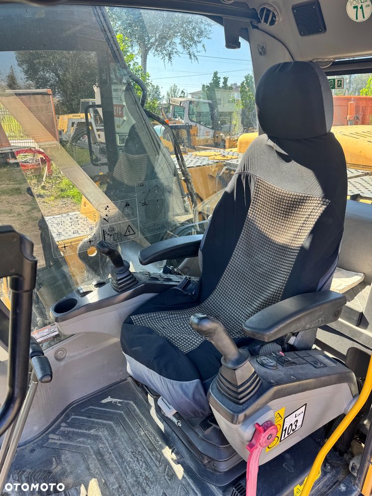 Volvo EC 240 CLR - 4