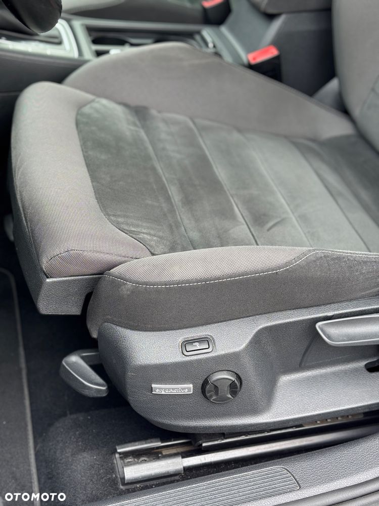 Volkswagen Golf 2.0 TDI SCR DSG Highline - 24