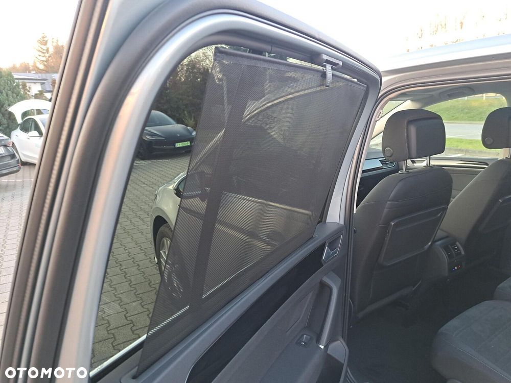 Volkswagen Touran - 24