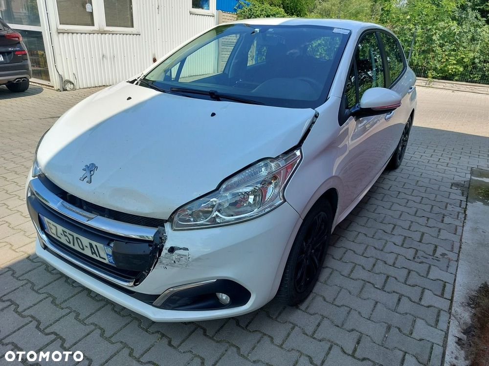 Peugeot 208 - 1