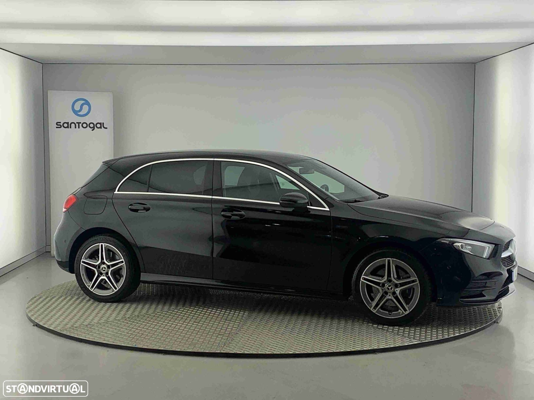 Mercedes-Benz A 250 e AMG Line - 1