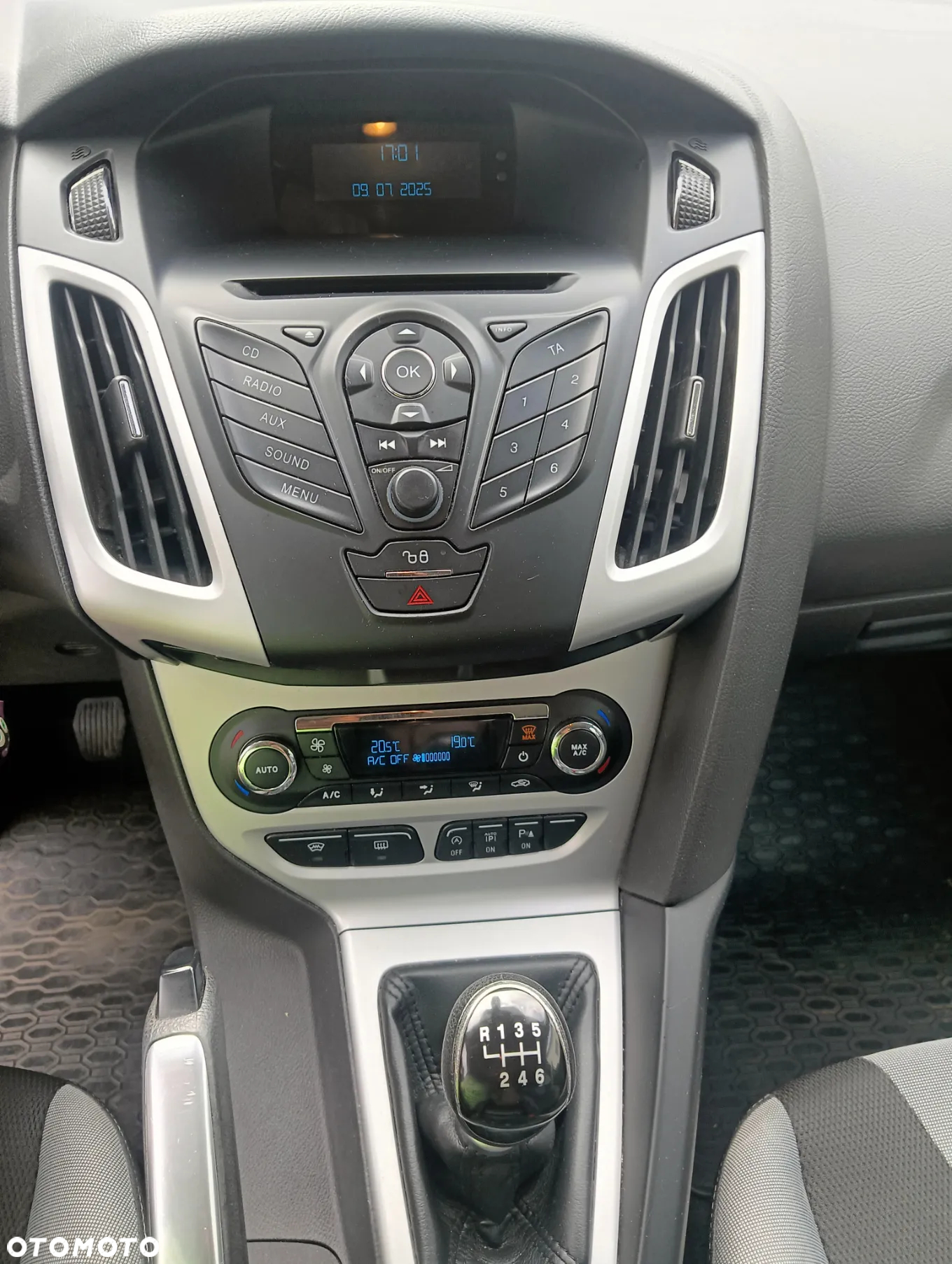 Ford Focus 1.0 EcoBoost Titanium - 25