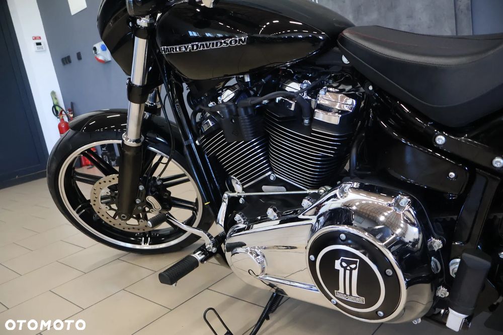 Harley-Davidson Softail Breakout - 38