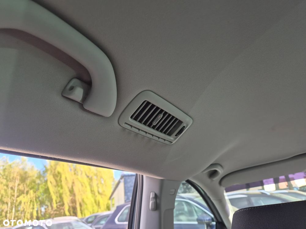 Volkswagen Sharan 2.0 TDI DSG BlueMotion Technology Comfortline - 23