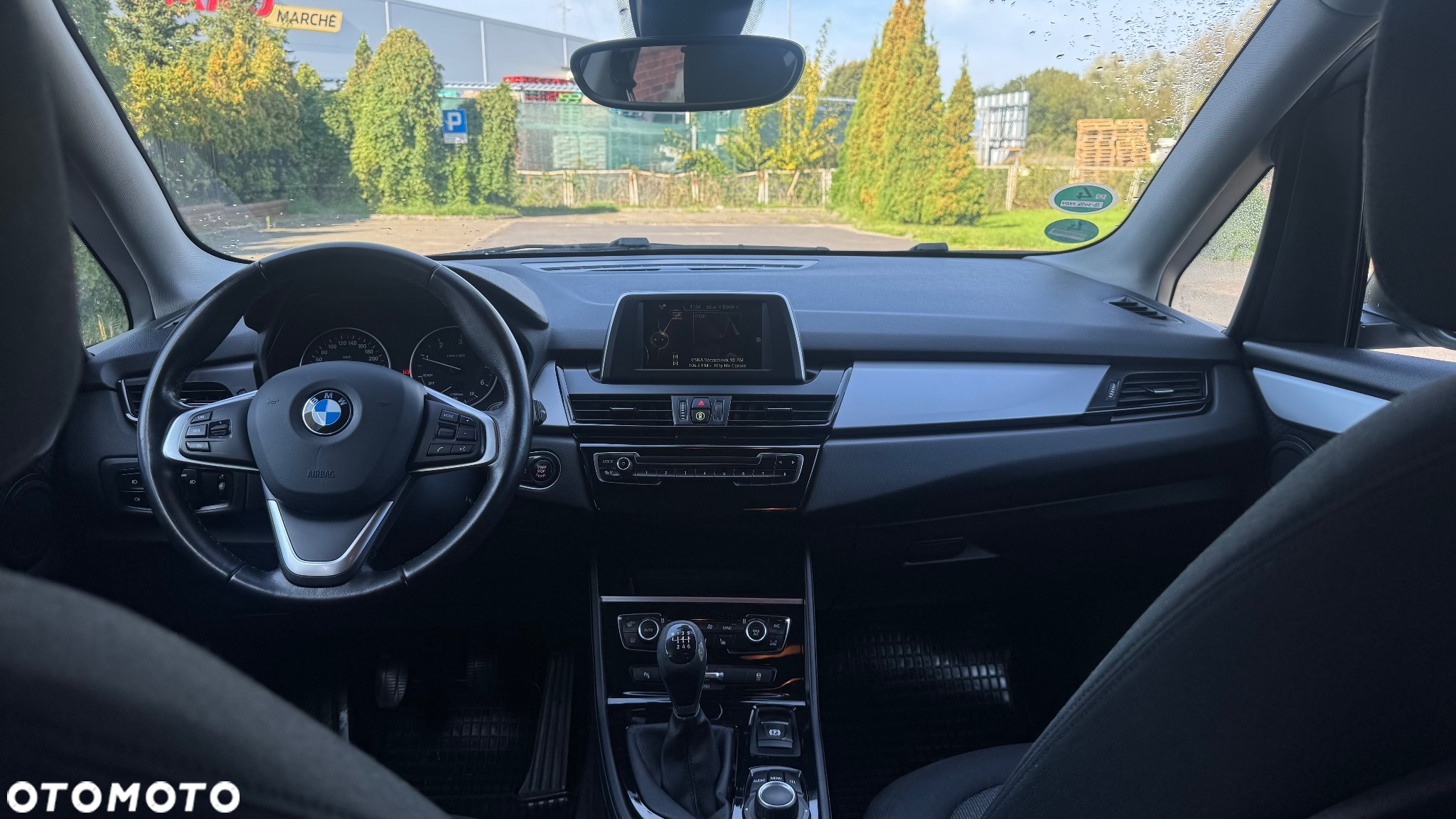 BMW Seria 2 218d - 9