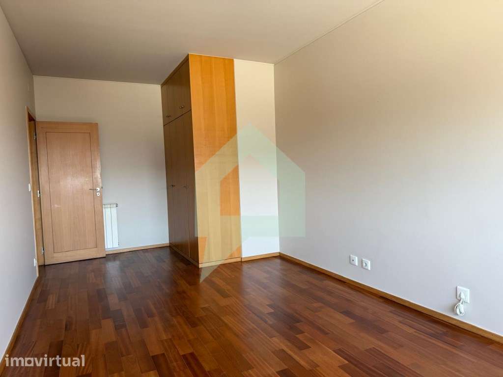 Apartamento T2 para arrendamento no centro da cidade de Barcelos - Grande imagem: 2/14