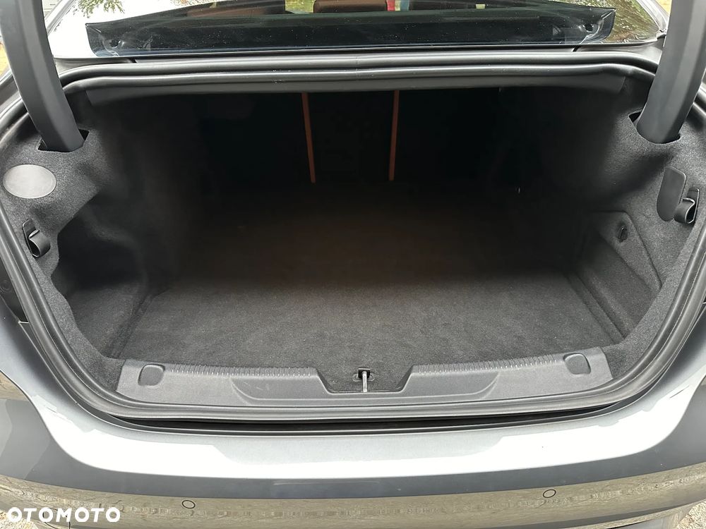 Jaguar XE 2.0 P250 R-Dynamic Black - 28