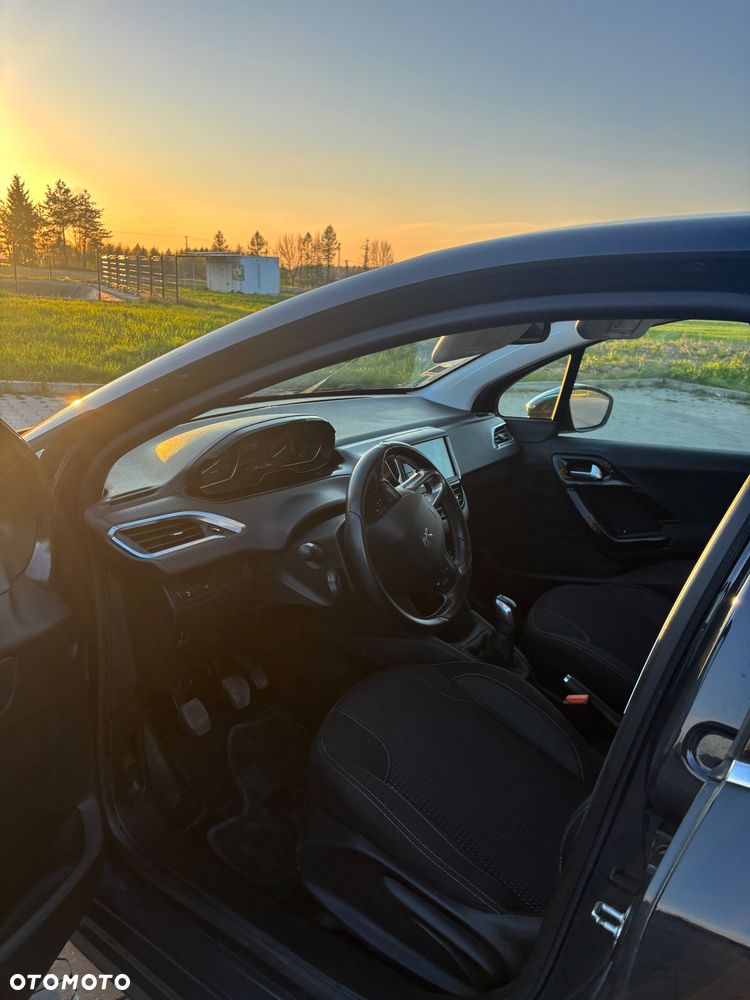 Peugeot 208 - 4