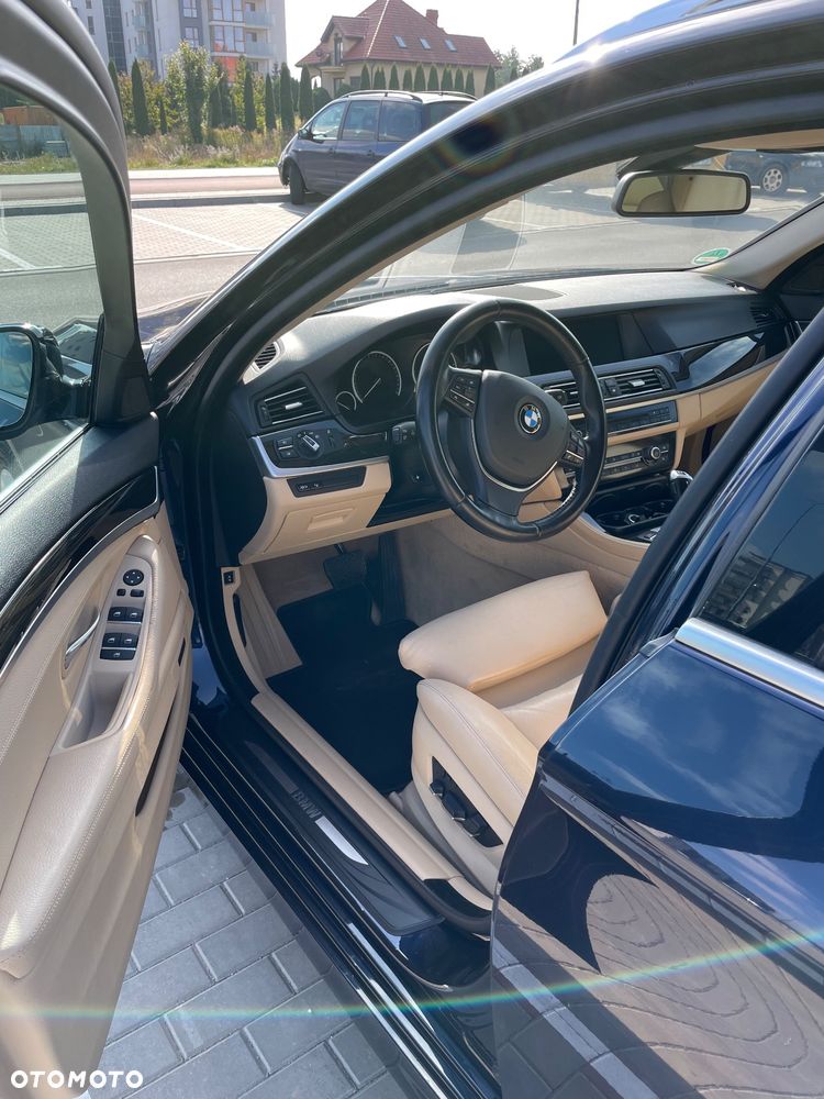 BMW Seria 5 525d xDrive - 6