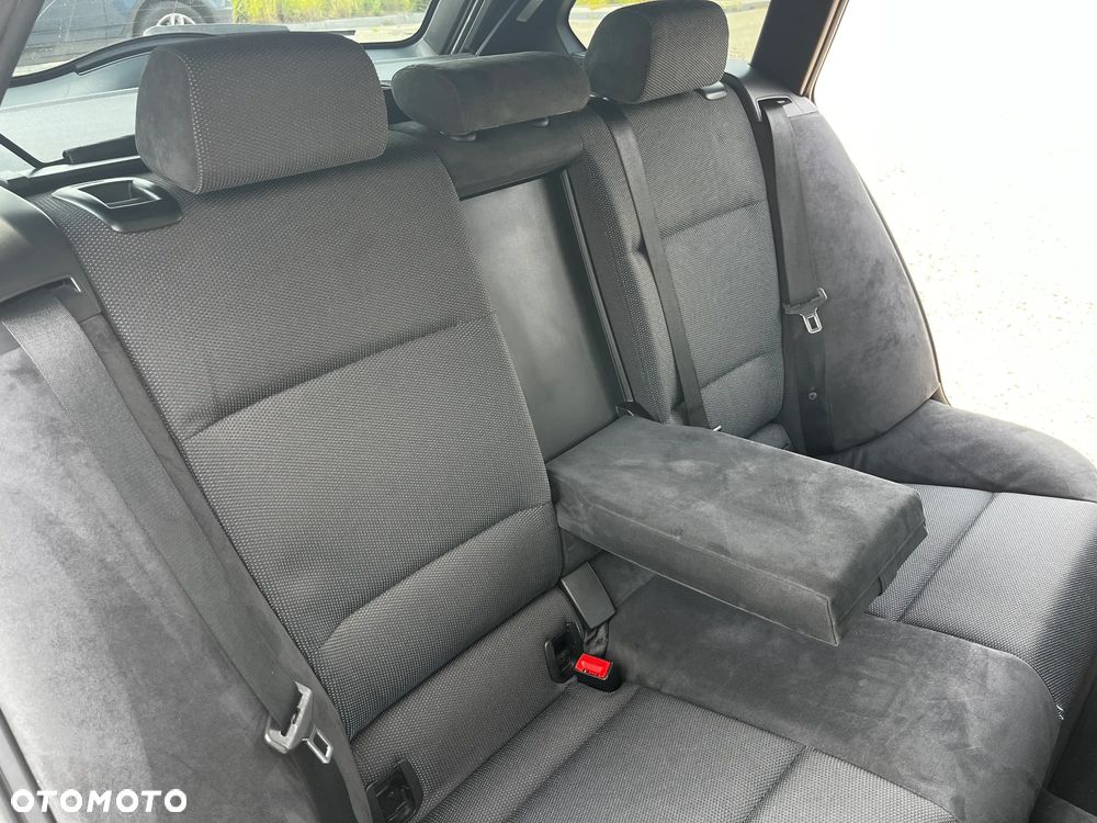 BMW Seria 3 318d Touring Sport Line - 20