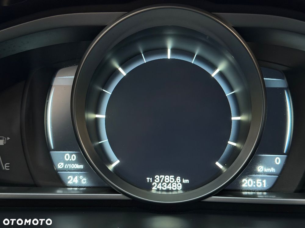Volvo V40 D4 R Design - 20