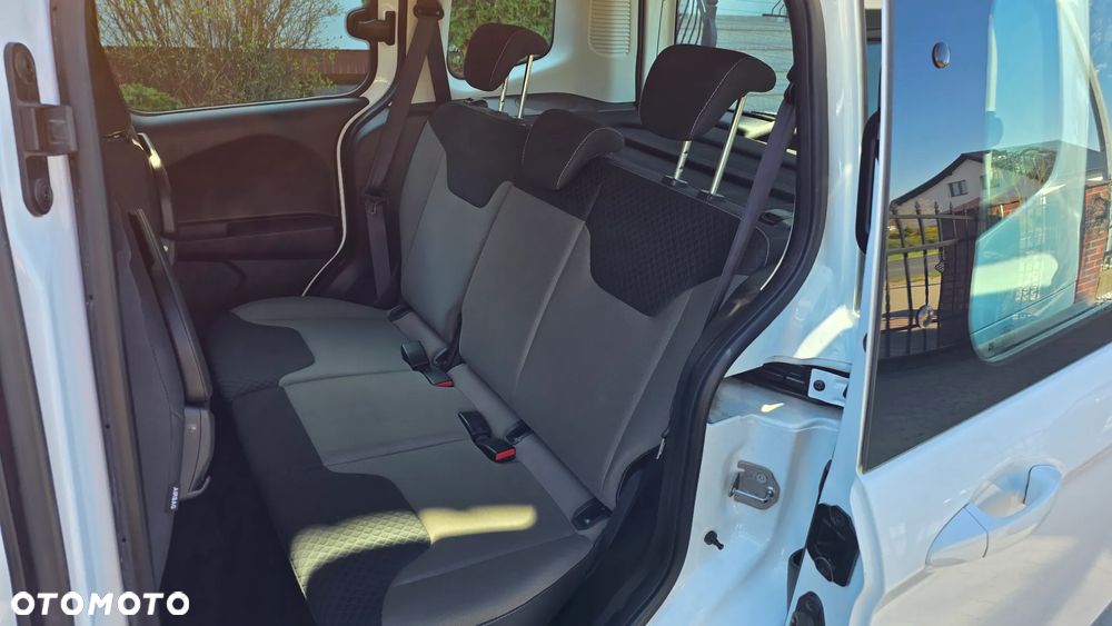 Ford Tourneo Courier - 10