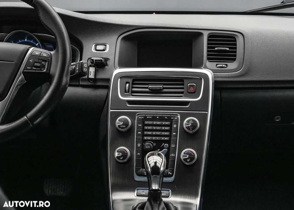 Volvo V60 D5 Momentum - 18