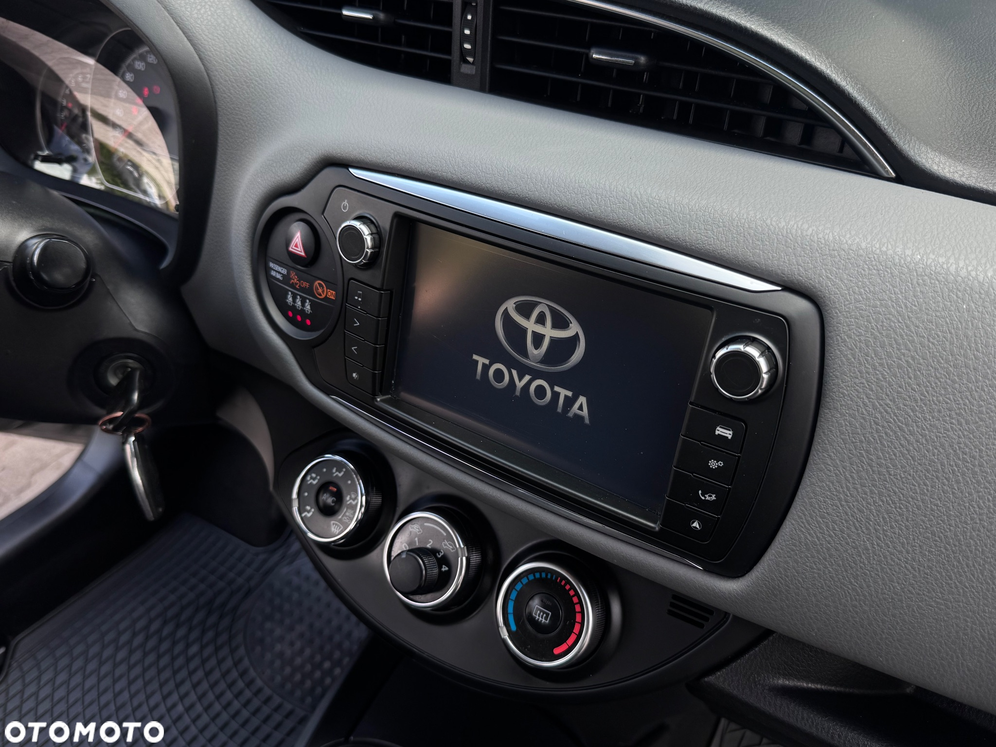 Toyota Yaris 1.0 Premium - 28