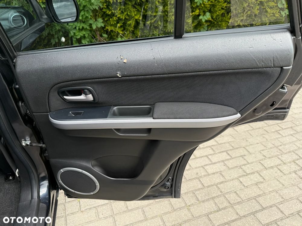 Suzuki Grand Vitara 2.0 Club - 23