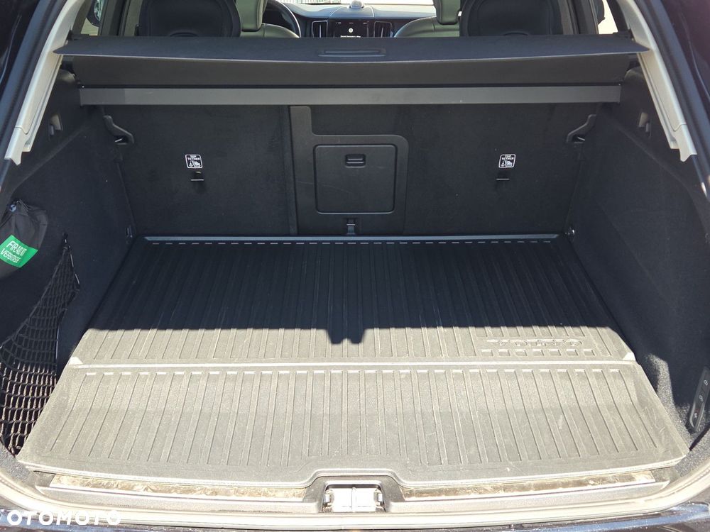 Volvo XC 60 T8 Plug-In Hybrid AWD Ultra Dark - 28