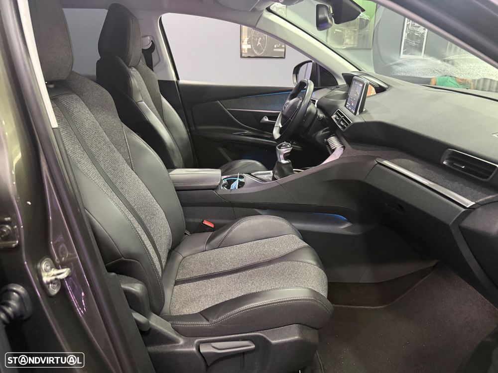 Peugeot 3008 1.2 PureTech Allure J18 - 20