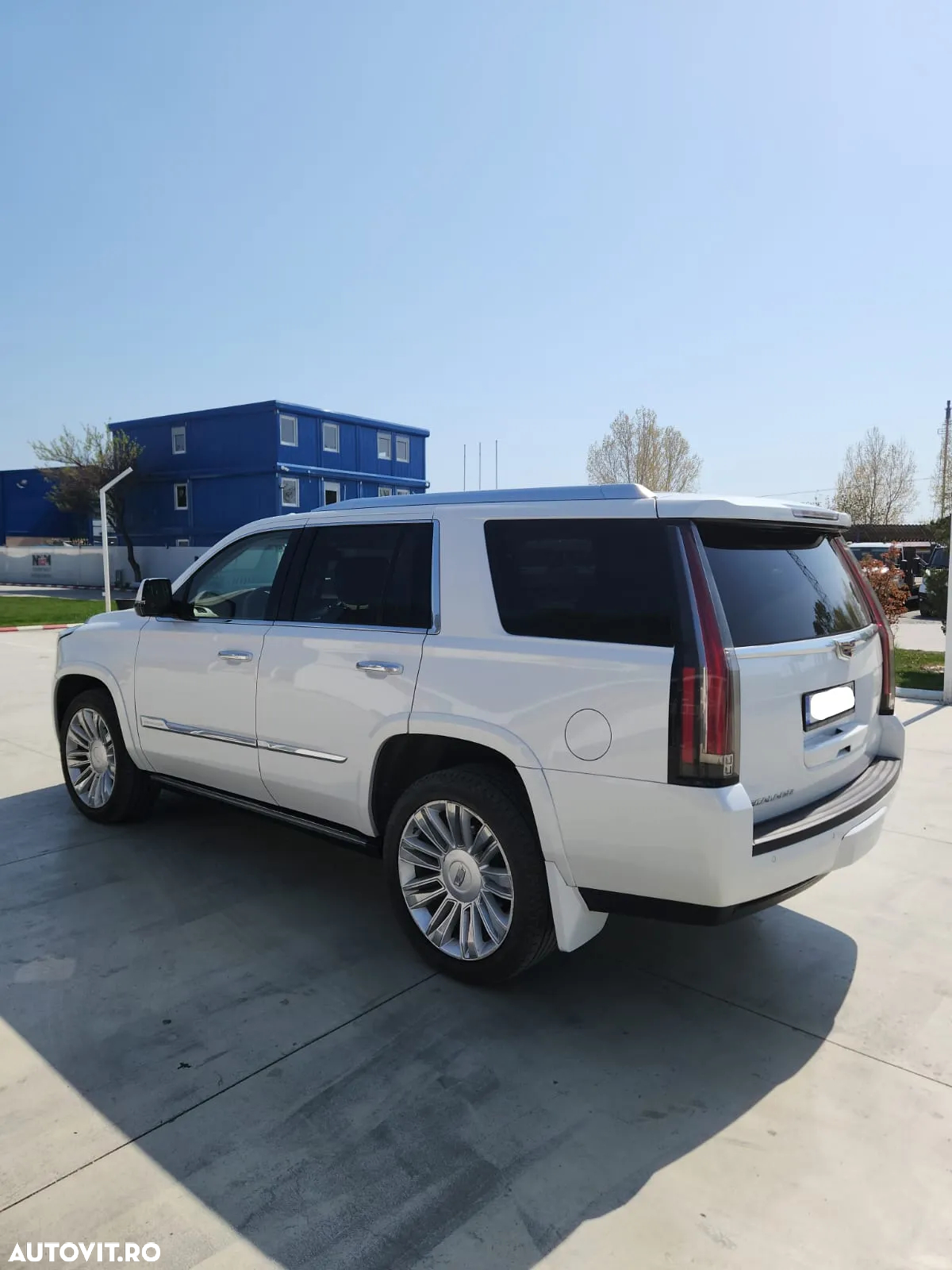 Cadillac Escalade - 9