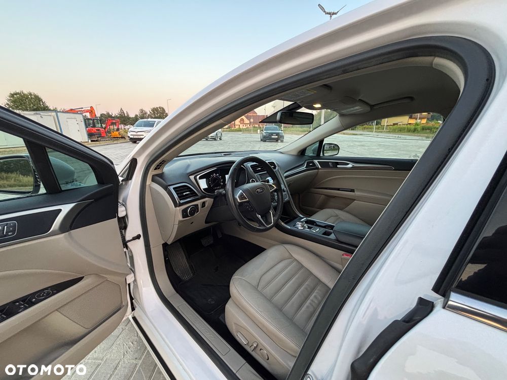 Ford Fusion 2.0 EcoBoost Titanium - 18