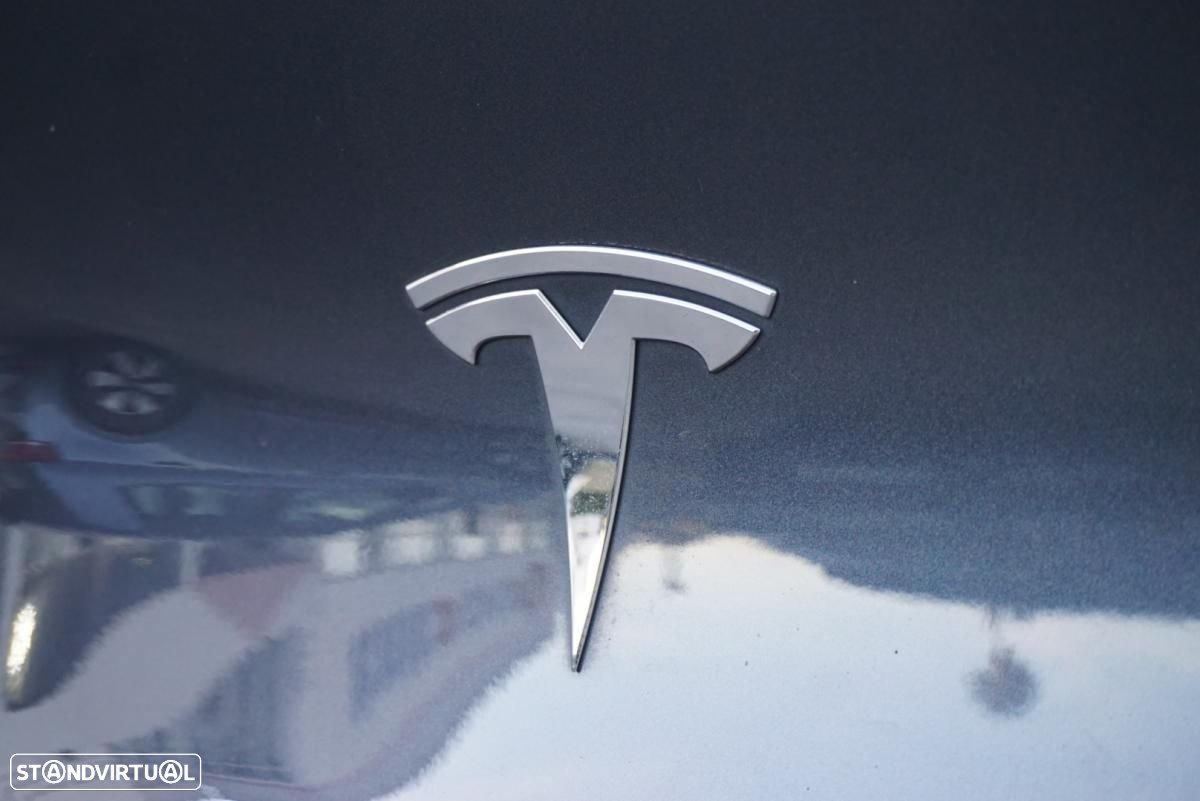Tesla Model Y - 32