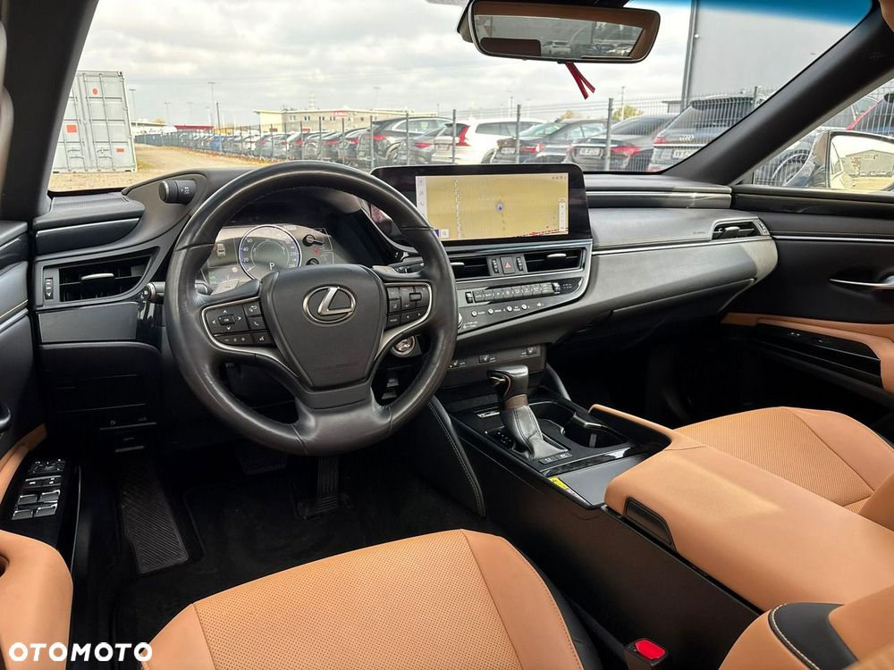 Lexus ES 300h Business Edition - 12