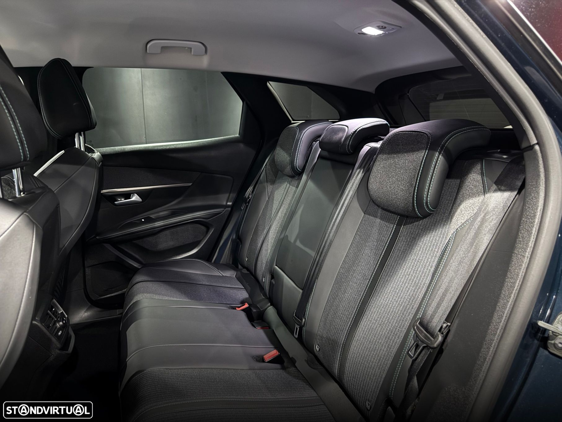 Peugeot 3008 1.2 PureTech Allure Pack EAT8 - 33