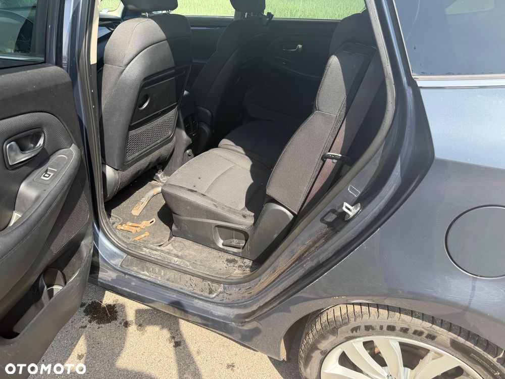 Kia Carens 1.7 CRDi 115 Dream Team Edition - 17