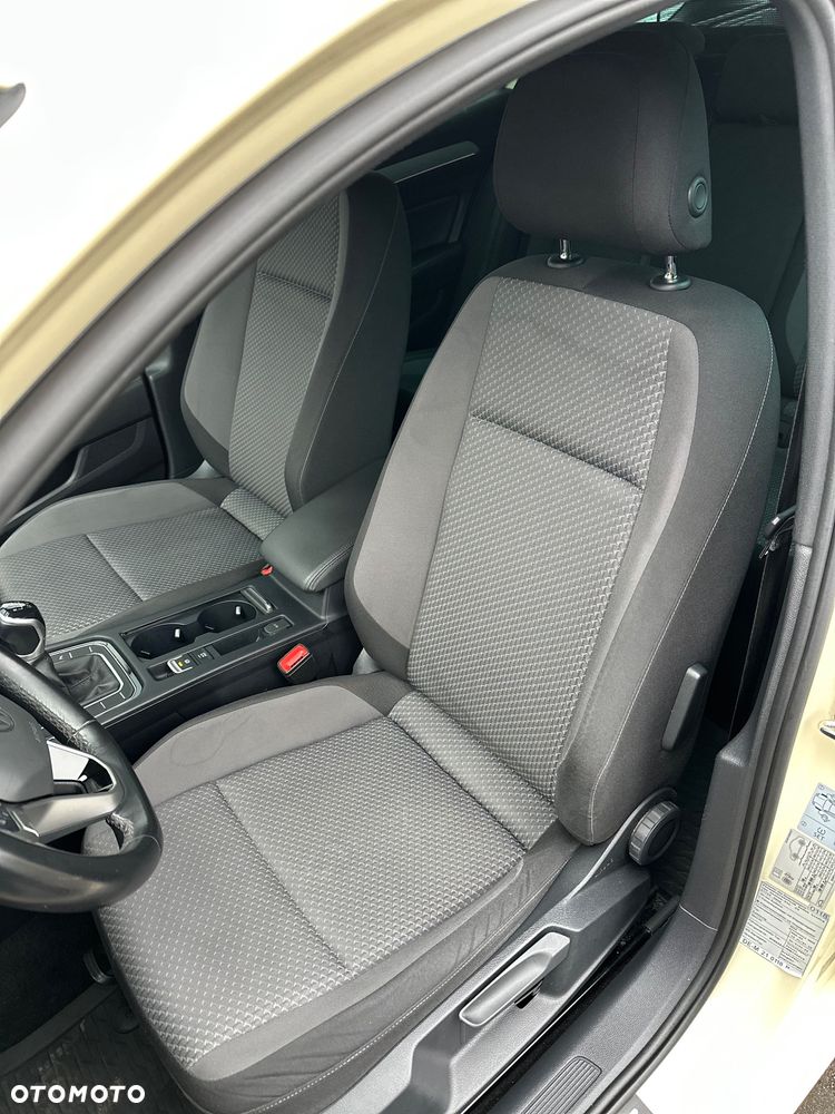 Volkswagen Passat 2.0 TDI SCR - 11